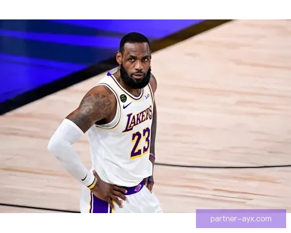 NBA最新动态：詹姆斯迎来职业生涯新高分纪录 篮网悍将转会掀起交易风波