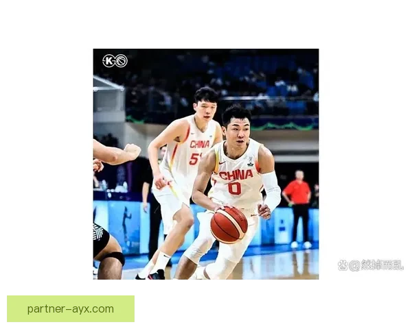 中国男篮力克劲敌挺进亚洲杯四强展现团队顽强拼搏精神赢得掌声