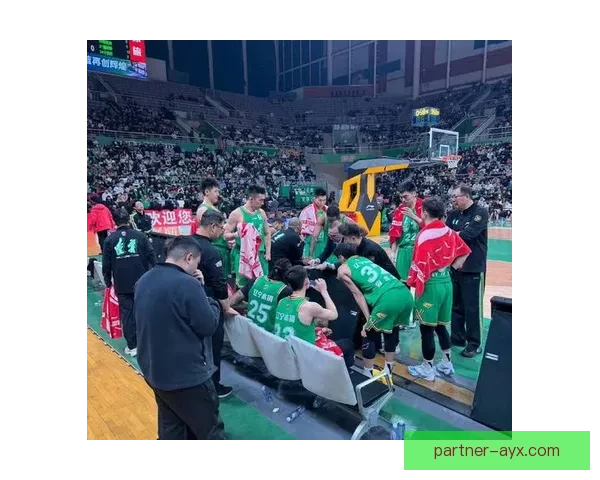 CBA联赛季后赛激战正酣各队球星展现惊人对抗实力 CBA联赛季后赛激战正酣各队球星展现惊人对抗实力