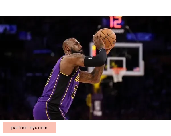 NBA最新动态：詹姆斯复出迎来赛季新高 湖人三连胜展现冠军争夺实力