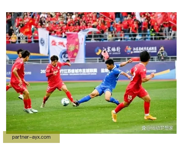 国际足球劲旅激战欧冠小组赛中国球迷热情关注赛事进展