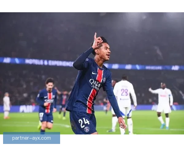 巴黎圣日耳曼官方宣布新赛季阵容调整引发球迷热议