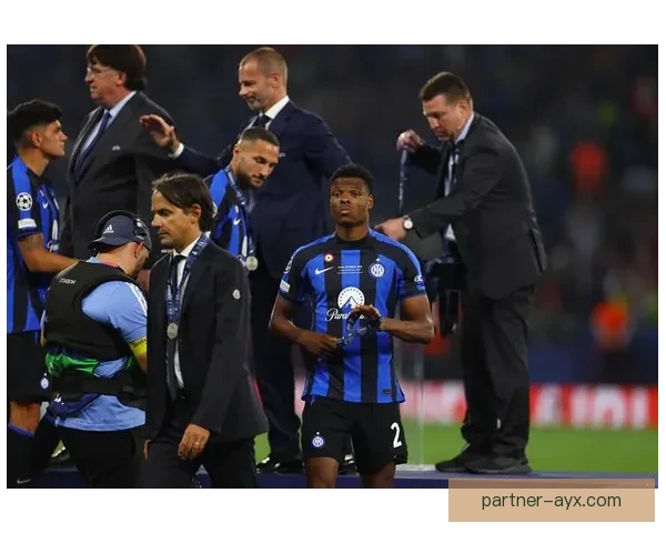 欧冠激战再起豪门争锋新星闪耀转会风云引爆足坛关注持续升温焦点对决来临